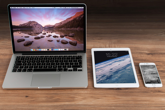 MacBook, iPad & iPhone