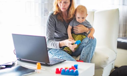 Pracujący rodzice - 4 praktyki wspierania pracujących rodziców