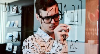 Traditional vs. reverse brainstorming. Which is better?